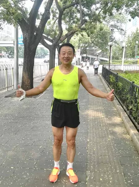 “中国阿甘”李战哲:奔跑半世纪 还想再跑30年(图1) “中国阿甘”李战哲:奔跑半世纪 还想再跑30年(图1)