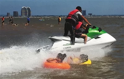 东戴河摩托艇商家设宰客圈套敛财(图3) 东戴河摩托艇商家设宰客圈套敛财(图3)