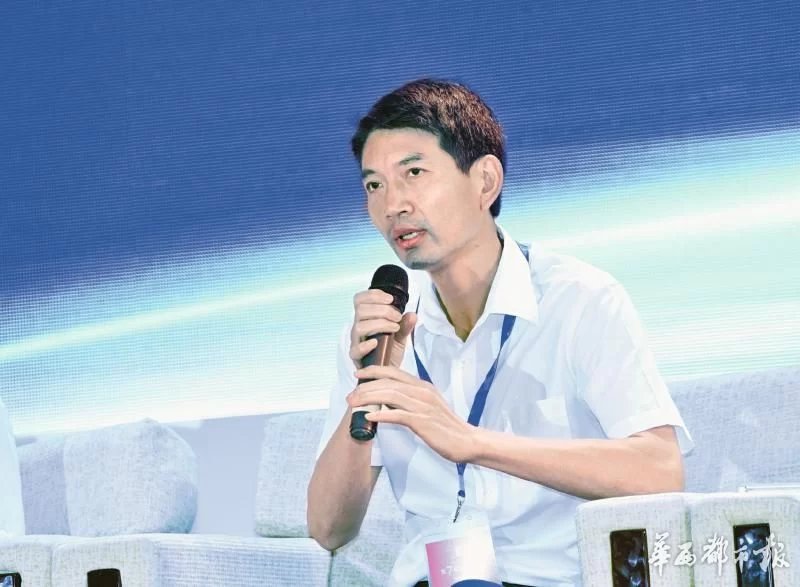 各路嘉宾“绸都论剑” 四川如何发展特色小城镇(图3) 各路嘉宾“绸都论剑” 四川如何发展特色小城镇(图3)