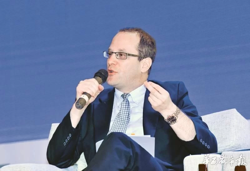 各路嘉宾“绸都论剑” 四川如何发展特色小城镇(图1) 各路嘉宾“绸都论剑” 四川如何发展特色小城镇(图1)