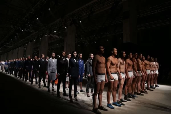 中国男人走向全球——“百男大秀”全球招商受热捧(图1) 中国男人走向全球——“百男大秀”全球招商受热捧(图1)