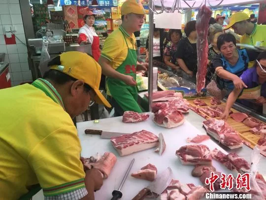 北大才子卖猪肉谈创业：官员慎下海学子先就业(图1)