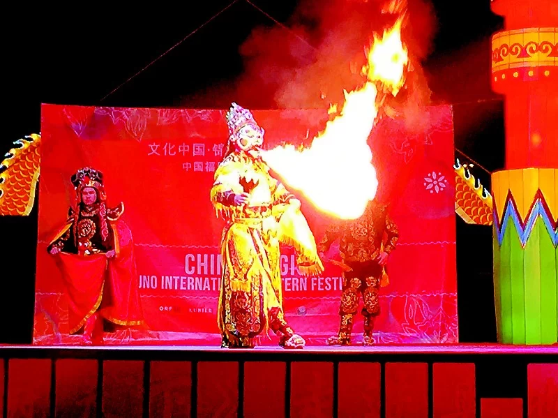 旅游营销大展华丽“身姿”——璀璨四川“十一”惊艳维也纳(图2) 旅游营销大展华丽“身姿”——璀璨四川“十一”惊艳维也纳(图2)