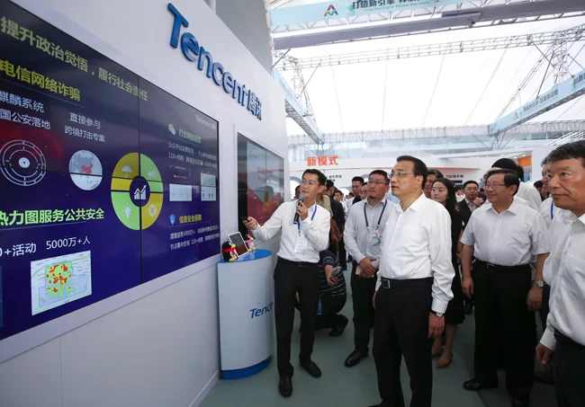 李克强双创周上为创业者“发红包”(图1) 李克强双创周上为创业者“发红包”(图1)