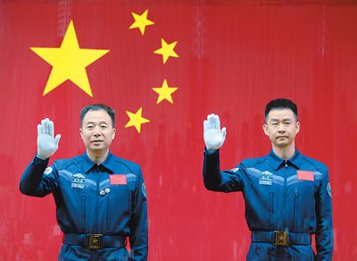 揭秘飞天生活模式:“细致工作 健康生活 享受失重”(图2)