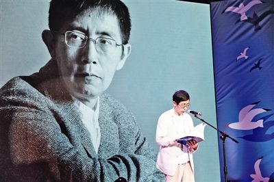 诗歌属于郑愁予或北岛的时代 年轻的诗人在哪里？(图1)