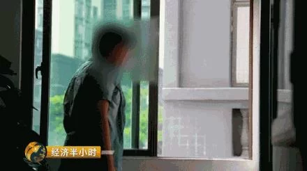 央视揭止咳水黑幕：长期饮用等同吸毒 暴利窝点藏于QQ群(图2)