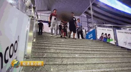 央视揭止咳水黑幕：长期饮用等同吸毒 暴利窝点藏于QQ群(图9)