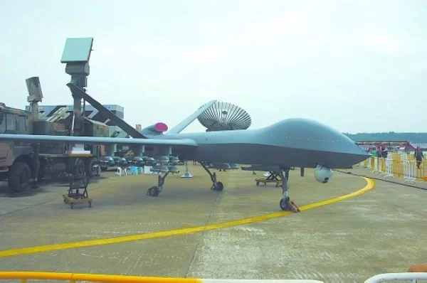 总师:彩虹5改进型能飞上万公里 可改小型预警机(图1) 总师:彩虹5改进型能飞上万公里 可改小型预警机(图1)