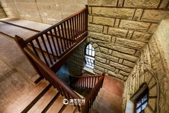 组图:浙大礼堂超赞 媲美哈利波特魔法学校(图6) 组图:浙大礼堂超赞 媲美哈利波特魔法学校(图6)