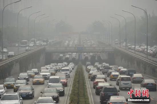 中国20余城市空气出现中度污染(图2)