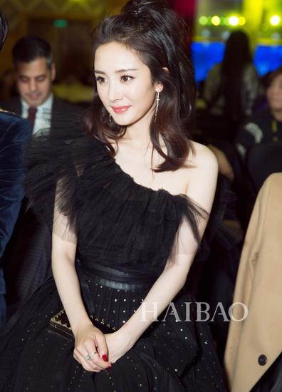 进阶版半丸子头 范爷梳着它拍大片少女感爆棚(图5) 杨幂