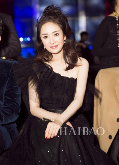 进阶版半丸子头 范爷梳着它拍大片少女感爆棚(图7) 杨幂