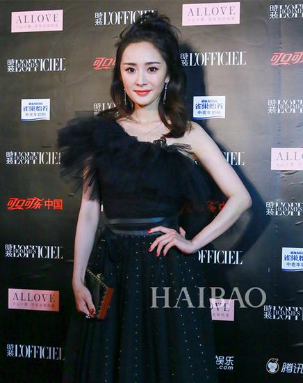 进阶版半丸子头 范爷梳着它拍大片少女感爆棚(图6) 杨幂
