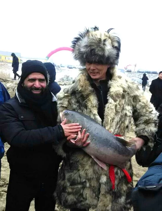 渔猎文化扮靓全国唯一井盐沙滩浴场——第五届绕阳湾冬捕渔猎文化节盛装启幕(图2) 丰收的喜悦