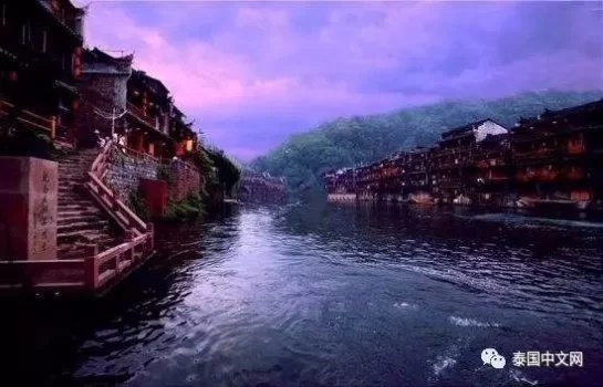 古镇小哥妖娆一甩,甩出了国门!