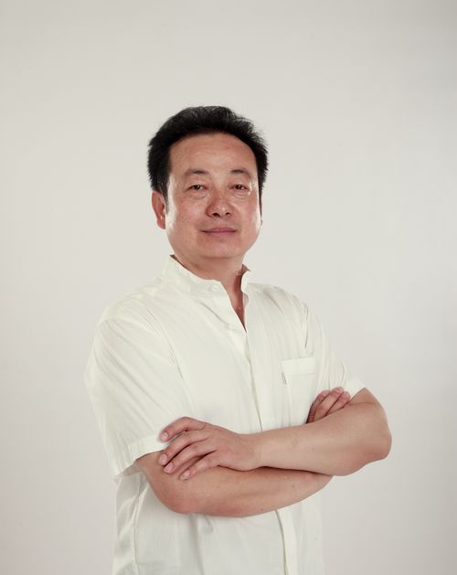 李强照片