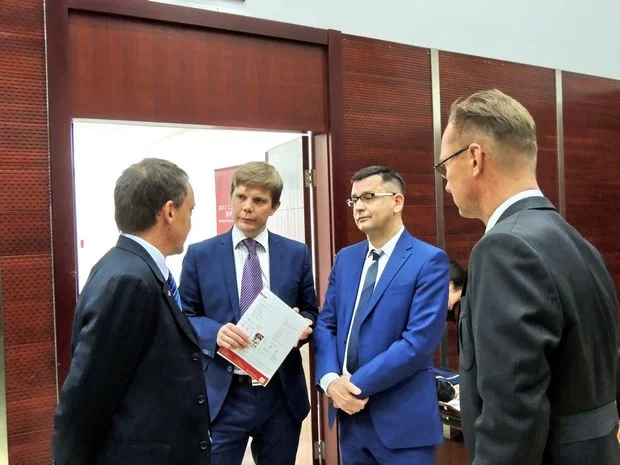 第二届“国际建筑遗产保护与修复博览会”新闻发布会成功举办(图2) 文化参赞现场交流