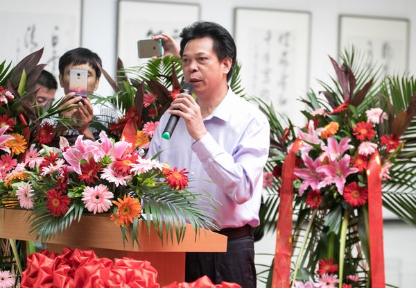 书法家谢金龙致答谢词