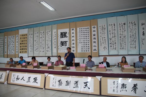 贾文龙书法集发行仪式嘉宾席