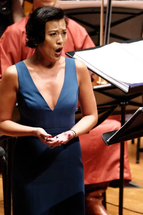 女中音歌唱家朱慧玲 摄影：韩军