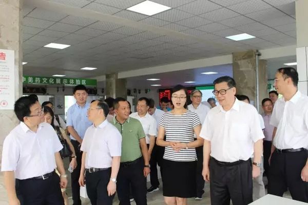 中国社会科学院院长王伟光一行赴普网·药博园参观调研(图4) 中国社会科学院院长王伟光一行赴普网·药博园参观调研(图4)