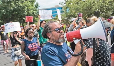 枪支暴力,美国社会抹不去的伤痛(深度观察)(图1) 枪支暴力,美国社会抹不去的伤痛(深度观察)(图1)