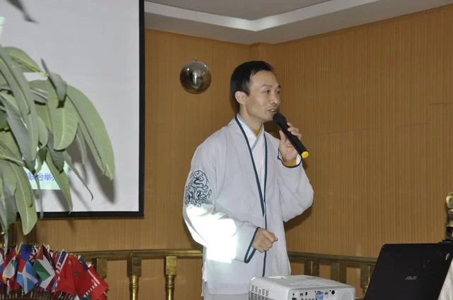 陈红涛教授中华五环养生长寿功在蓉正式开设专修班(图2) 华夏精骨门健康研究院院长张远强致辞