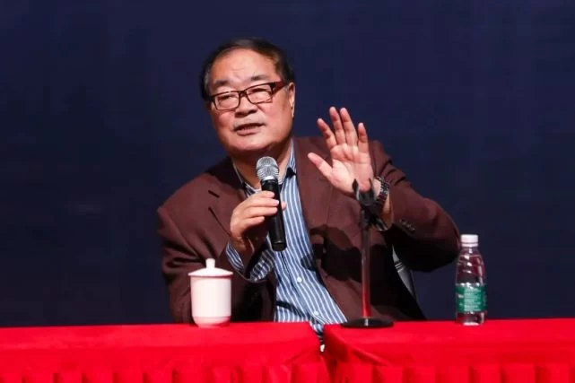 侠客岛：中国经济未来的风险和增长点在哪里？这篇演讲说透了(图1)