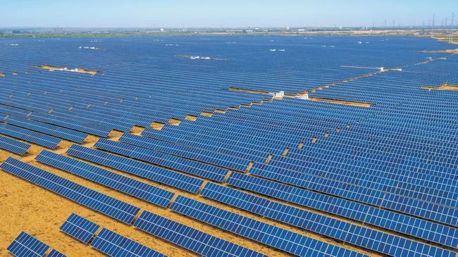 20年建设焕然一新 陕西榆林城区变得更大更美更宜居(图5) 榆林长城沿线太阳能基地