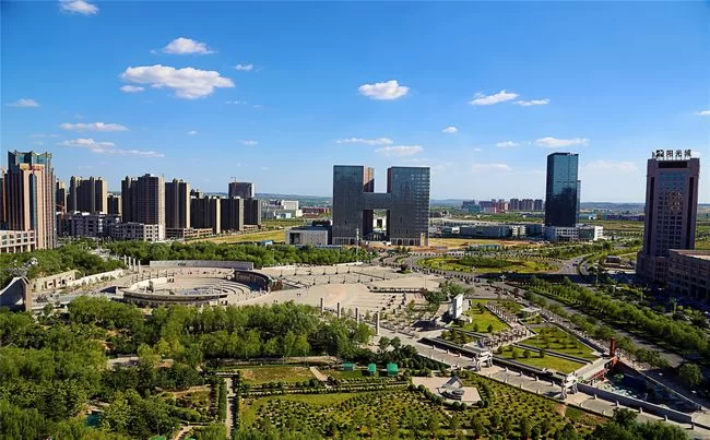 20年建设焕然一新 陕西榆林城区变得更大更美更宜居(图1) 俯瞰榆林高新区阳光广场一景