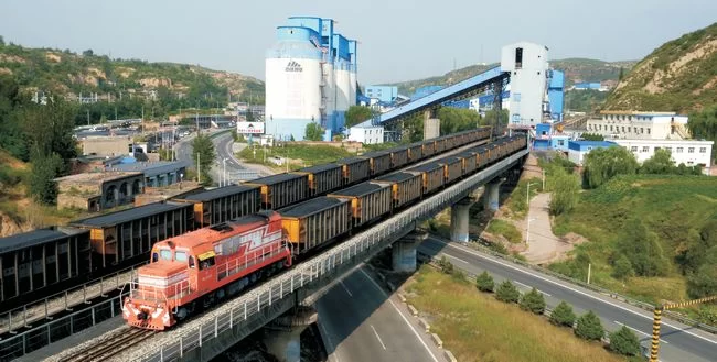 榆林基础设施建设“加速度” 拉动城市跨越发展大引擎(图3) 神朔铁路万吨运煤列车