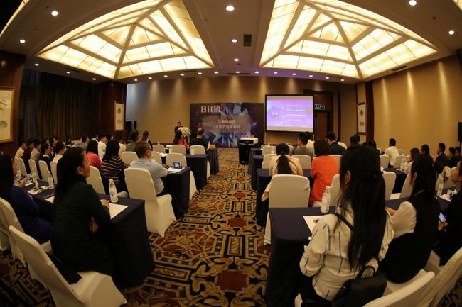 成都龙链科技打造“比特猪”产品 区块链技术构建健康生猪产业体系(图1) “行业独角兽”——Bit猪(比特猪)发布会现场
