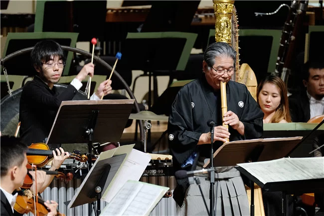 2018ISCM世界新音乐节暨北京现代音乐节圆满落幕(图3) 日本作曲家国枝春惠作品《花祭III》演出现场,尺八:坂田诚山,打击乐:会田瑞树。摄影:韩军