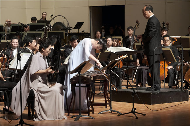 作曲家贾国平作品《万壑松风》演出现场，古筝：张佳康，笙：郑杨。摄影：韩军