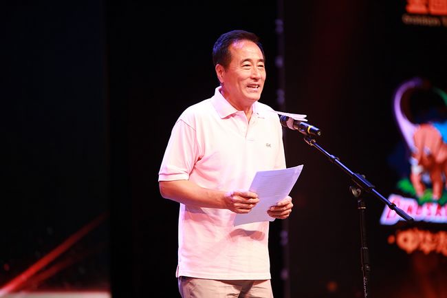 首届“金画眉”全国儿童戏剧教育成果展在京开幕(图2) 著名表演艺术家杨立新