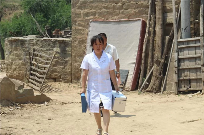 陕西榆阳:创新机制抓脱贫 开拓新路奔小康(图3) 出诊