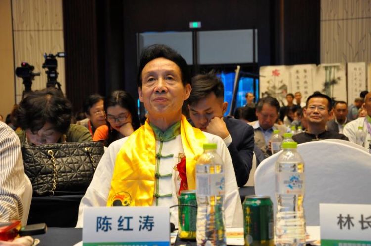 首届国际医养产业合作大会成都举办 陈红涛教授获“养生功法创新奖”(图3) 陈红涛教授参会