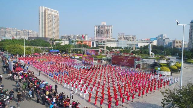 广西钦州千人广场舞庆大庆