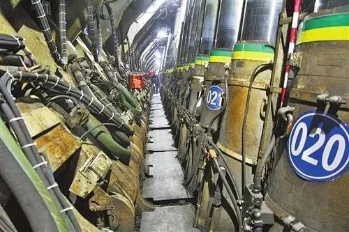 陕西榆林:经济结构“大调整”迎来“大发展”(图2) 大柳塔煤矿7米大采高综采工作面