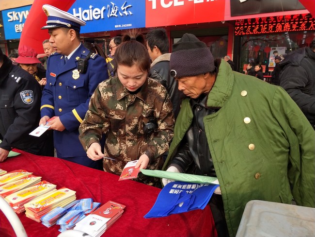 陕西米脂消防大队借“110宣传活动”契机，大力开展消防宣传活动
