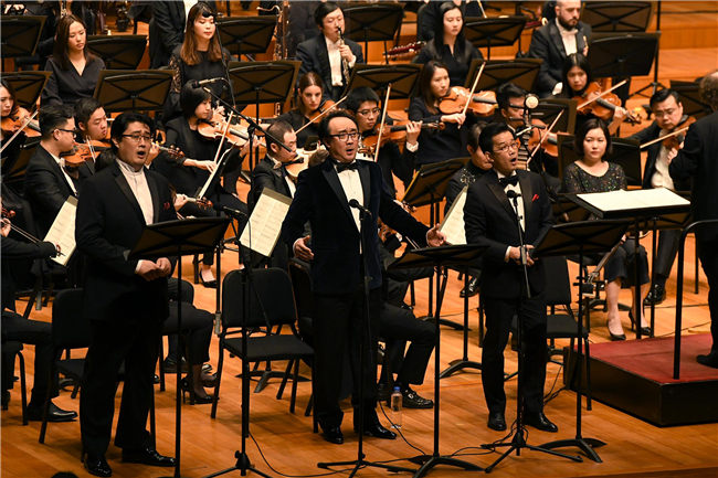叶小纲第五交响乐《鲁迅》音乐会在国家大剧院圆满举办(图8) 歌唱家(左起)沈洋、刘嵩虎、石倚洁共同演唱《铸剑》