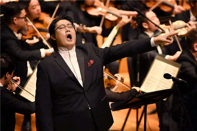 叶小纲第五交响乐《鲁迅》音乐会在国家大剧院圆满举办(图5) 低男中音歌唱家沈洋演唱《阿Q》