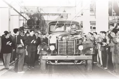 新中国的“第一”·70年 第一批国产汽车诞生(图1) 新中国的“第一”·70年 第一批国产汽车诞生(图1)