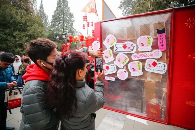 在地坛庙会过五颜六“se”的新年(图1) 在地坛庙会过五颜六“se”的新年