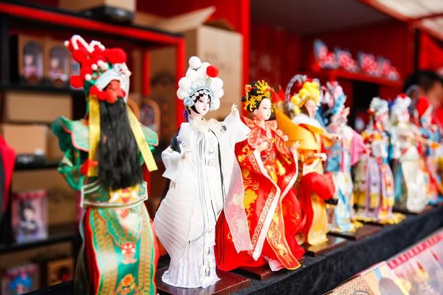 国礼唐娃娃来袭 萌翻地坛众游客(图4) 国礼唐娃娃来袭 萌翻地坛众游客