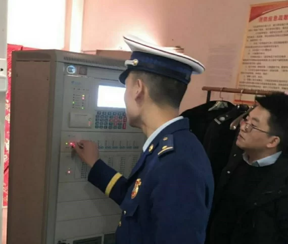 米脂消防大队全力做好清明节消防安保工作(图1) 米脂消防大队全力做好清明节消防安保工作(图1)