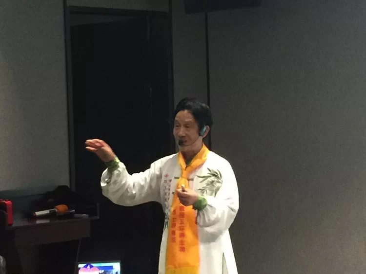 将军学者当学生 陈红涛教授五环养生功法研修三班成功开班(图3) 将军学者当学生 陈红涛教授五环养生功法研修三班成功开班(图3)