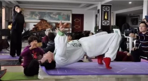 将军学者当学生 陈红涛教授五环养生功法研修三班成功开班(图7) 将军学者当学生 陈红涛教授五环养生功法研修三班成功开班(图7)