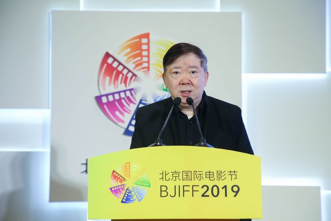 第九届北京国际电影节·华语电影发展国际论坛举行(图2) 香港电影金像奖主席、华语电影联盟轮值主席文隽致辞